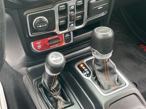 Used 2021 Jeep Gladiator Mojave AWD/4WD image 36