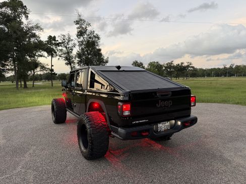 Used 2022 Jeep Gladiator Rubicon w/ Trailer Tow Package AWD/4WD image 11