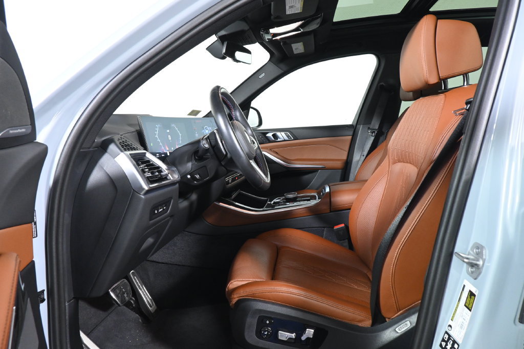 Certified 2025 BMW X5 M60i AWD/4WD image 3