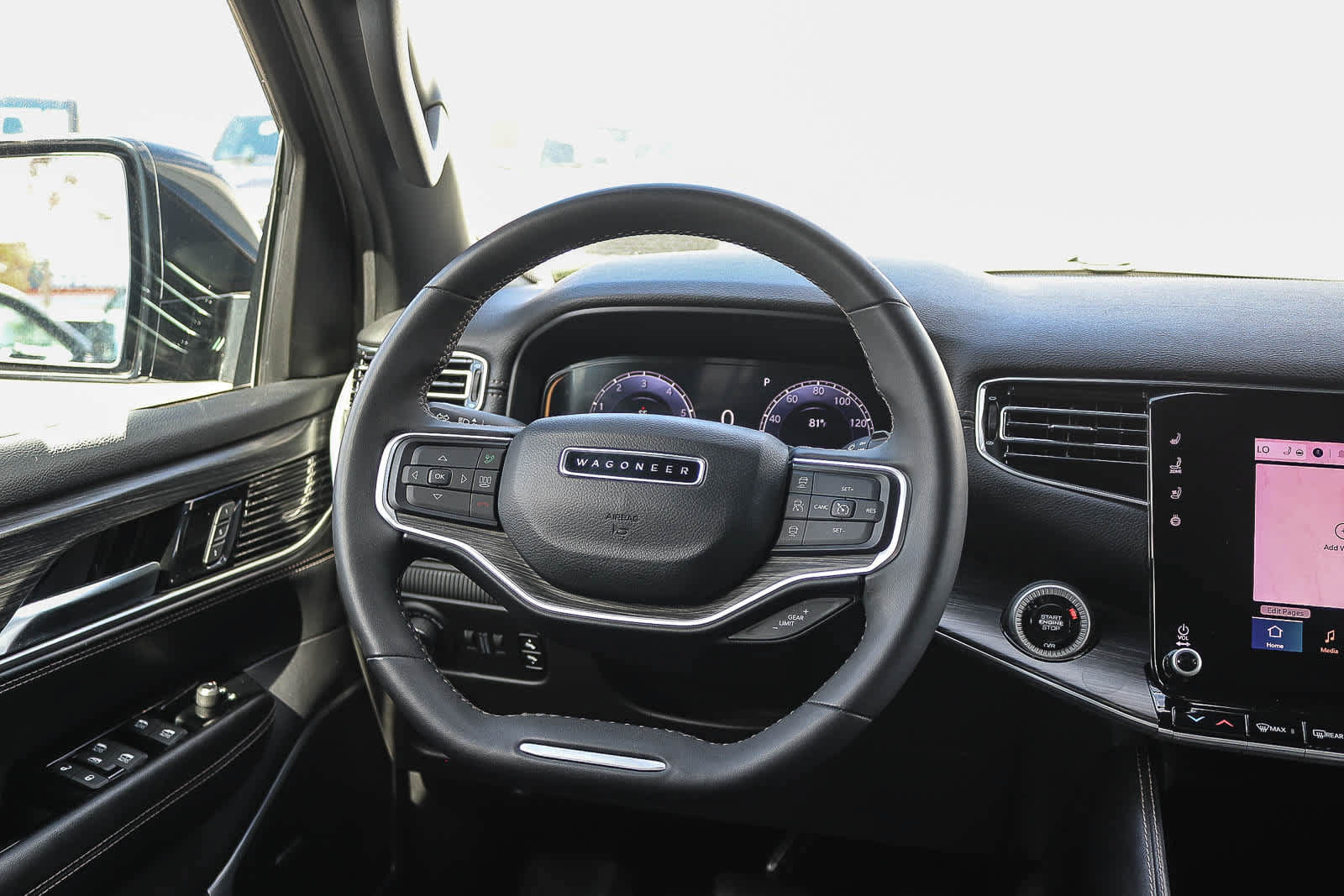 Used 2024 Jeep Wagoneer L Series II RWD image 15