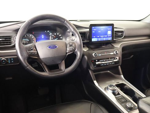 Used 2020 Ford Explorer XLT w/ Equipment Group 202A image 2