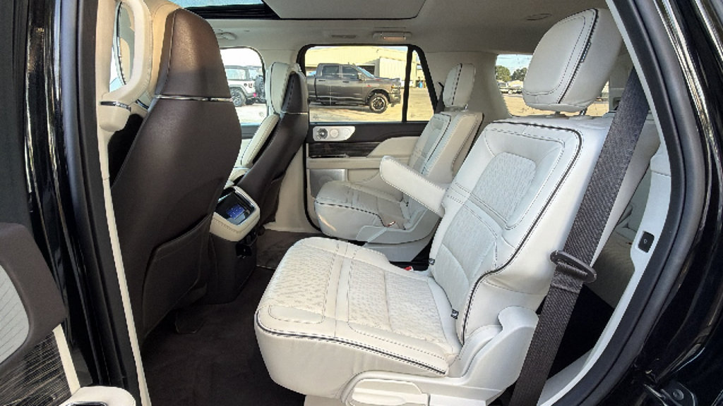 Used 2022 Lincoln Navigator Black Label AWD/4WD image 27