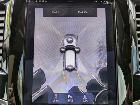 Used 2017 Volvo XC90 T6 Momentum w/ Vision Package image 29