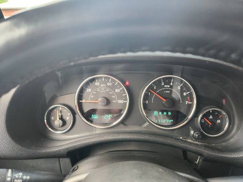 Used 2017 Jeep Wrangler Unlimited Sahara AWD/4WD image 16