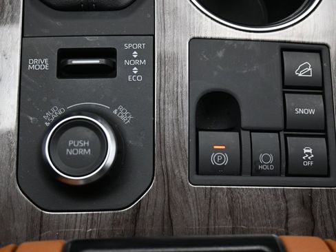 Certified 2025 Toyota Highlander LE image 30