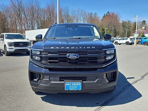 Used 2025 Ford Expedition Max Active AWD/4WD image 2