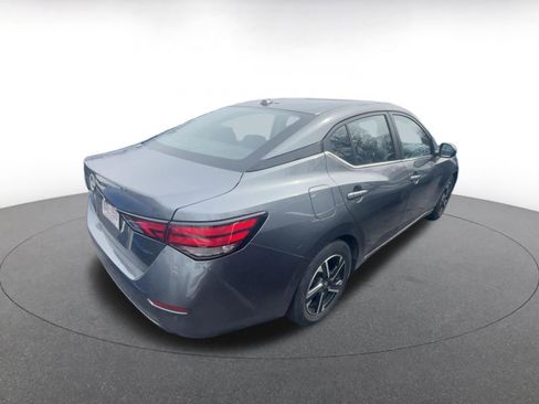 Used 2025 Nissan Sentra SV image 3
