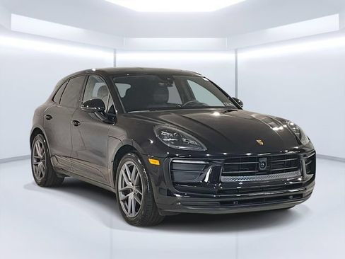 Certified 2026 Porsche Macan AWD/4WD image 3