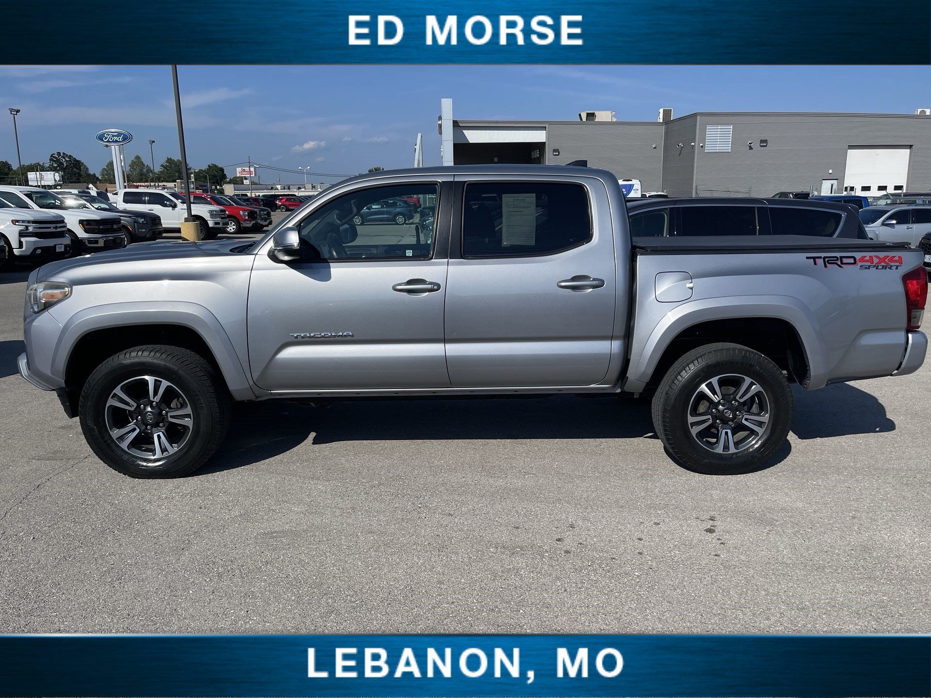 Used 2017 Toyota Tacoma TRD Sport w/ Tow Package (A/T) AWD/4WD image 5