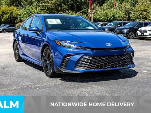 Used 2025 Toyota Camry SE image 5