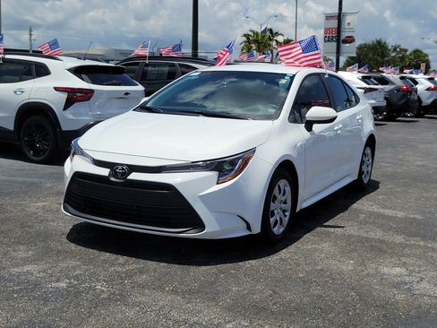 Used 2026 Toyota Corolla LE FWD image 5