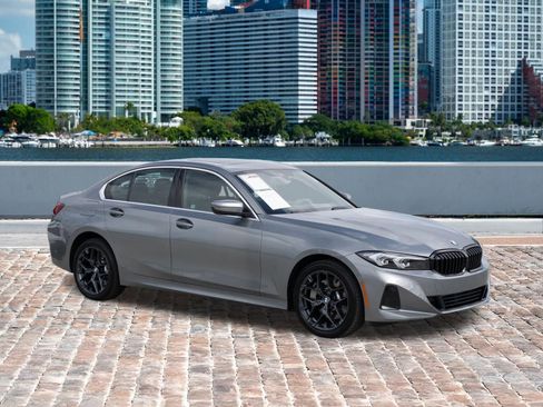 Used 2025 BMW 330i Sedan w/ Convenience Package RWD image 3