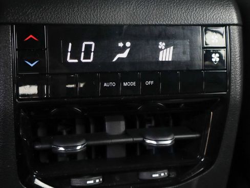 Used 2024 Jeep Grand Cherokee L Altitude AWD/4WD image 44