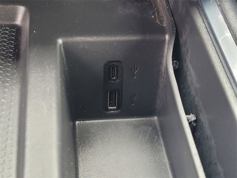 Used 2025 GMC Acadia Elevation image 21