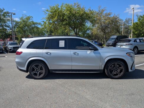 Used 2024 Mercedes-Benz GLS 450 4MATIC image 5