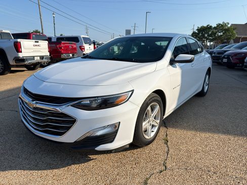 Used 2024 Chevrolet Malibu LS w/ Driver Confidence Package FWD image 1