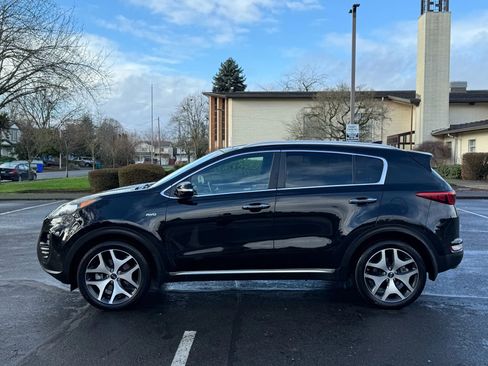 Used 2017 Kia Sportage SX image 2