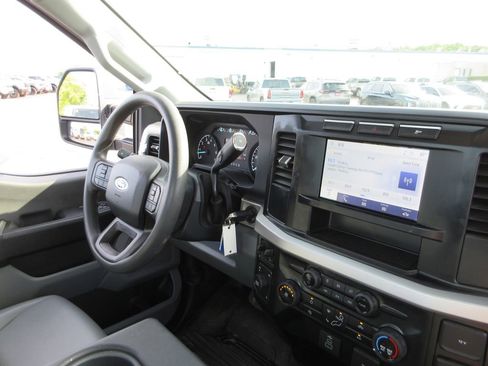 Used 2024 Ford F250 XL w/ Snow Plow Prep Package AWD/4WD image 19