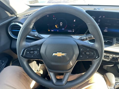 Used 2025 Chevrolet Trax LT image 22