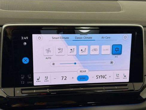 Used 2025 Volkswagen Atlas Peak Edition SE image 16