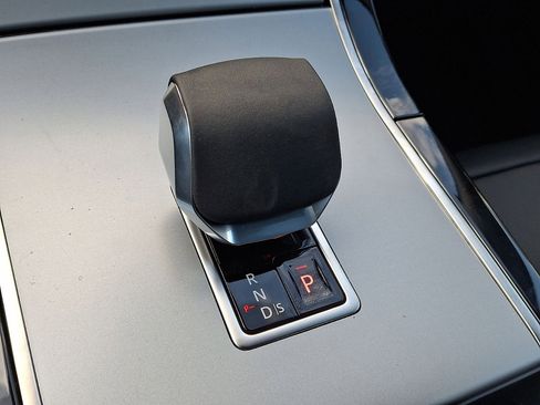 Certified 2025 Land Rover Range Rover Velar S image 25