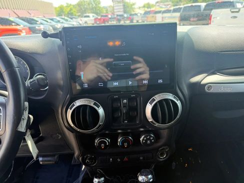 Used 2016 Jeep Wrangler Unlimited Sahara AWD/4WD image 19