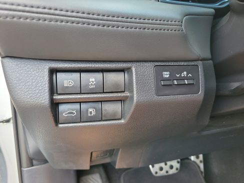 Used 2019 Toyota Avalon XSE image 17