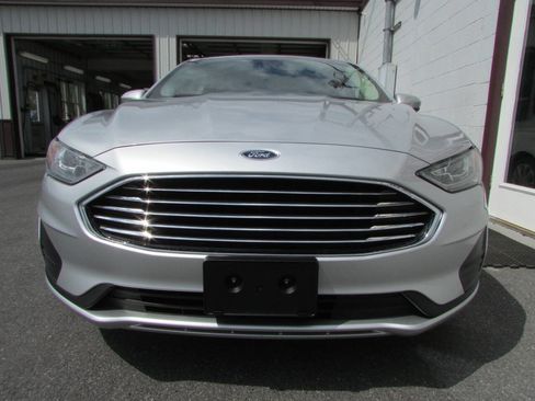 Used 2019 Ford Fusion SE image 2