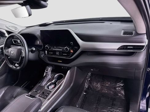 Used 2023 Toyota Highlander Platinum FWD image 30