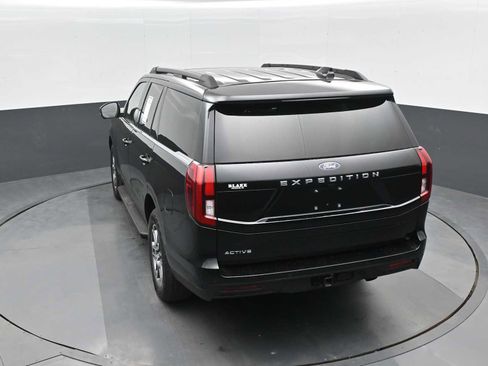 Used 2025 Ford Expedition Active AWD/4WD image 16