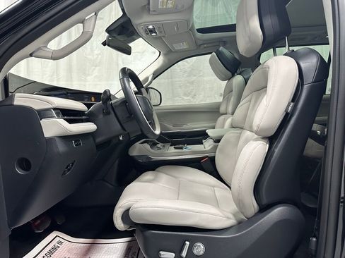 Used 2025 Lincoln Navigator Reserve image 14