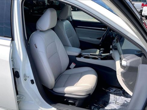 Used 2023 Nissan Altima 2.5 SL FWD image 31