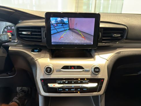Used 2023 Ford Explorer XLT RWD image 11