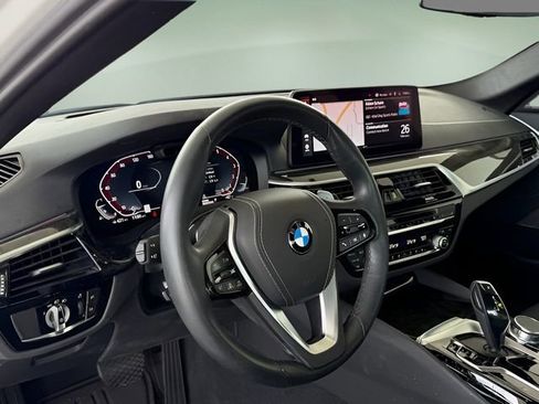 Used 2023 BMW 540i w/ Premium Package image 21