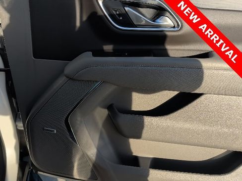 Used 2022 GMC Yukon XL SLT w/ SLT Luxury Package image 11