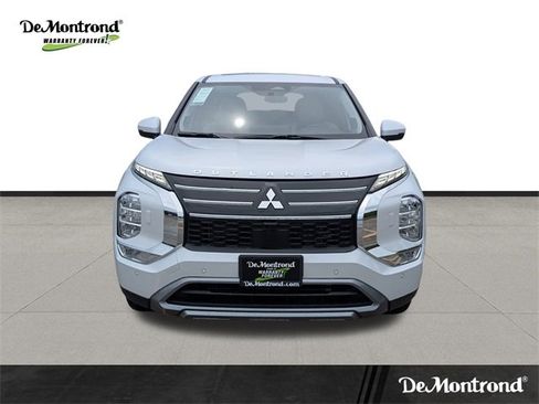 New 2025 Mitsubishi Outlander SE image 2