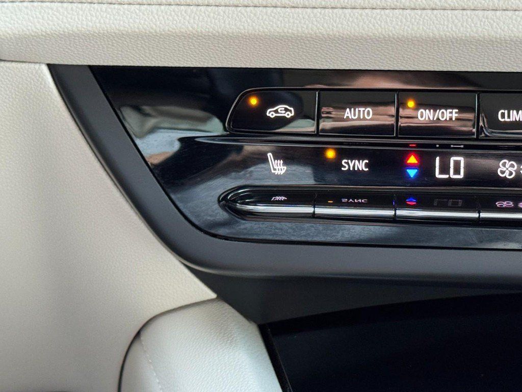 Used 2023 Buick Envision Preferred FWD image 22