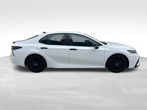 Used 2022 Toyota Camry SE FWD image 9