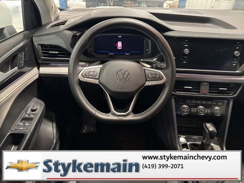 Used 2022 Volkswagen Taos SEL image 4