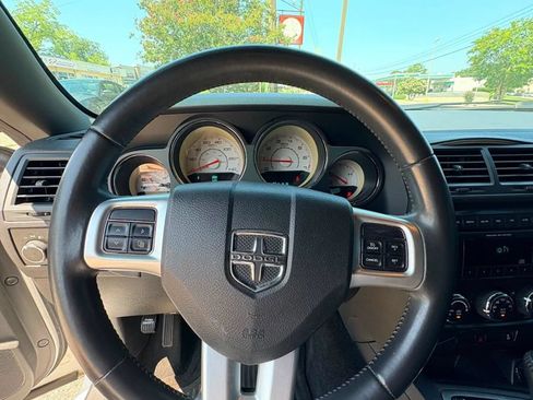 Used 2013 Dodge Challenger SXT RWD image 10
