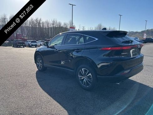 Used 2021 Toyota Venza LE image 3