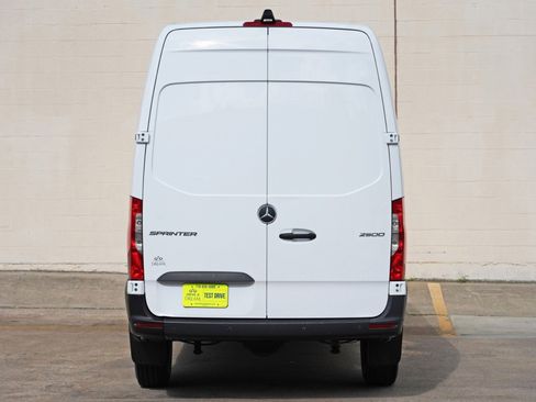 Used 2023 Mercedes-Benz Sprinter 2500 image 46