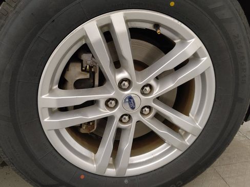 Used 2023 Ford Explorer XLT RWD image 31