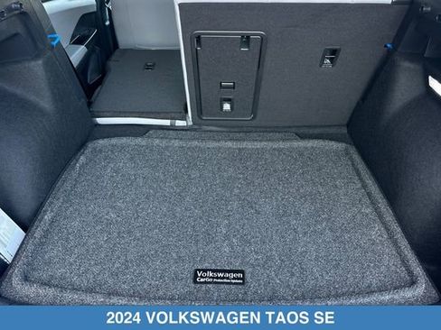 Used 2024 Volkswagen Taos SE w/ Panoramic Sunroof Package AWD/4WD image 17