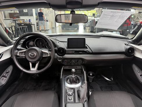 Used 2016 MAZDA MX-5 Miata Club RWD image 16