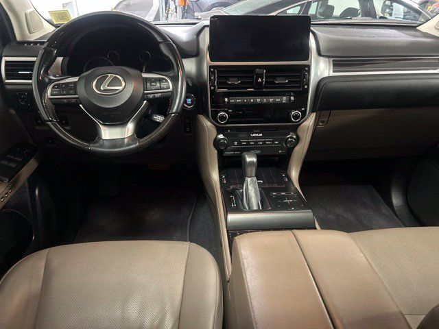 Used 2023 Lexus GX 460 Premium w/ Accessory Package AWD/4WD image 14