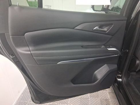 Used 2025 Chevrolet Traverse LT AWD/4WD image 16