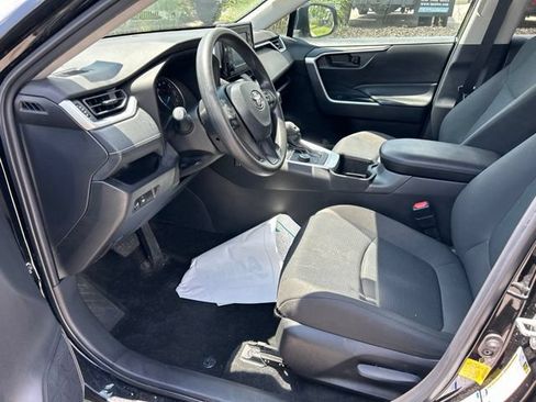 Used 2022 Toyota RAV4 LE AWD/4WD image 6