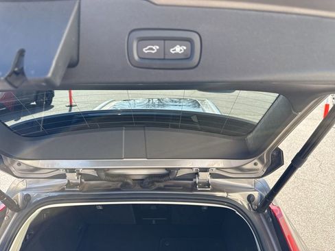 Used 2020 Volvo V60 T5 Cross Country image 11