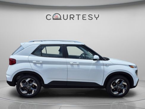 New 2026 Hyundai Venue SEL FWD image 6
